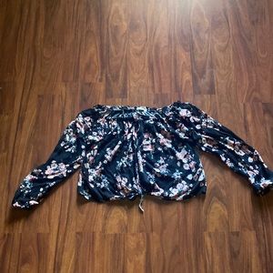 Long sleeve crop